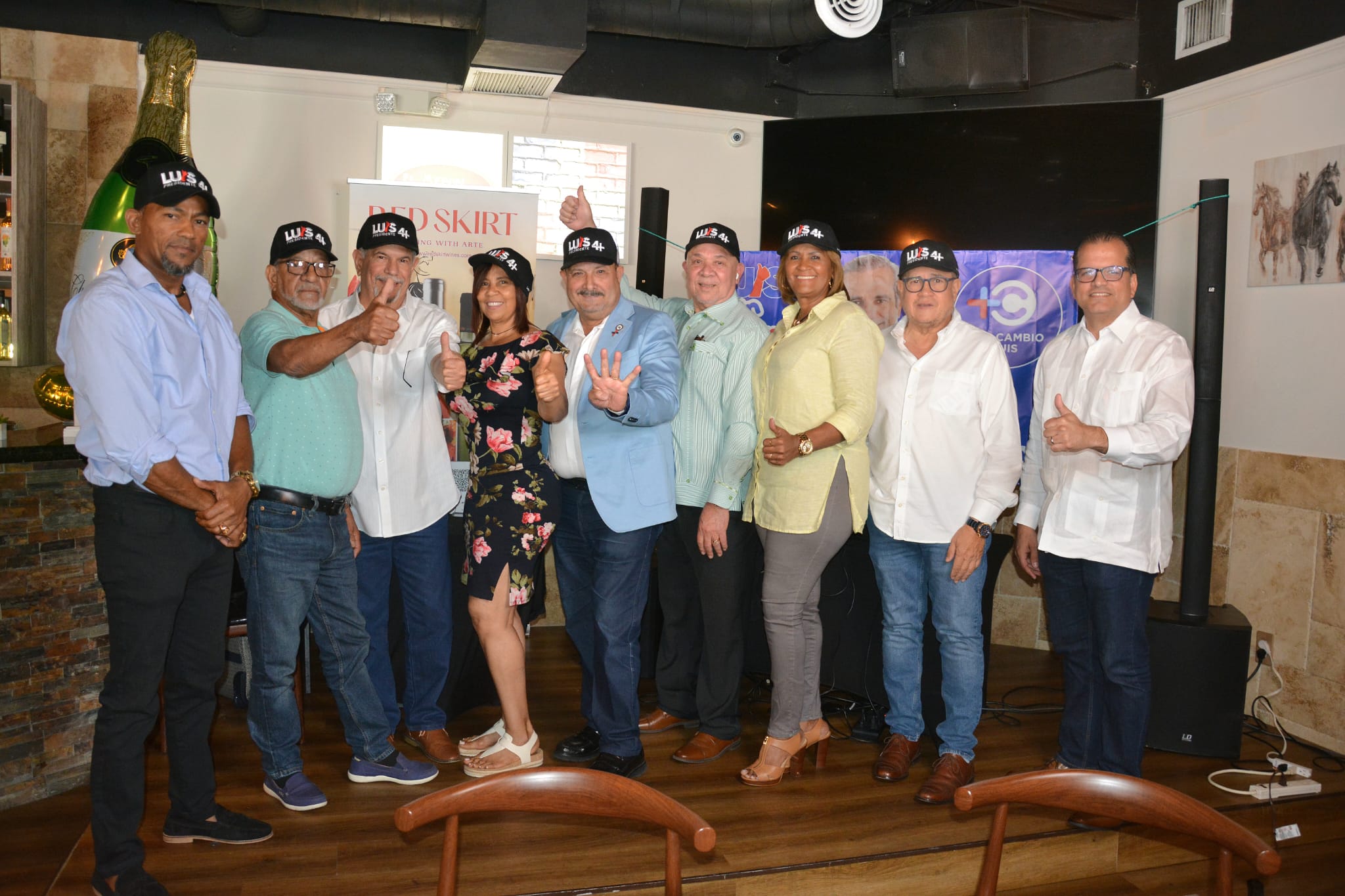 Desde la izq., John Erick, Juan Mora, Isidro Barros, Rosa García, Richard Montilla, Manuel Nin Matos, Soledad Cruz, Lincoln de León y Luis Lasuse.