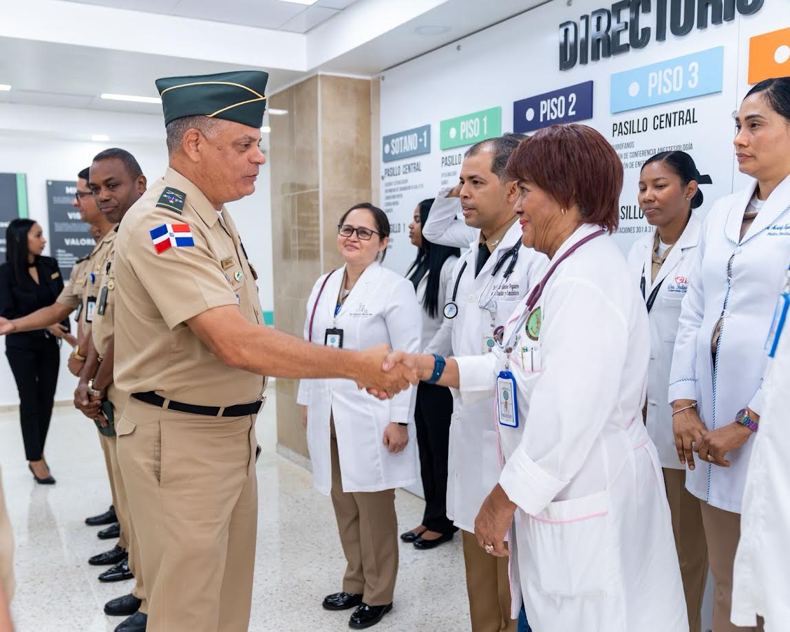 Inaugura Ministro Defensa modernas areas Hospital Central de las Fuerzas Armadas